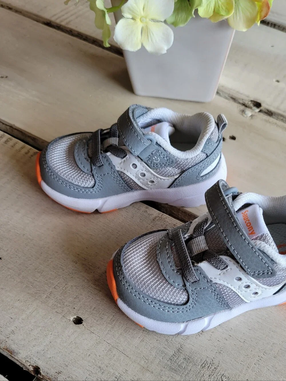 Saucony Kids Gray, White and Orange Hook-and-Loop Sneakers NWOT Sz 4M
